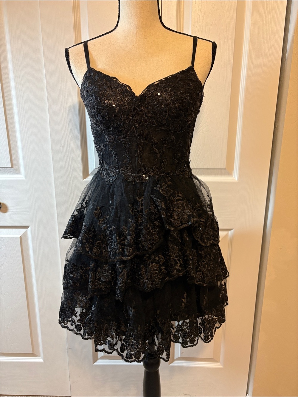 NWOT Black Sequin Lace Corset Mini Dress Tiered Ruffle Size 0.